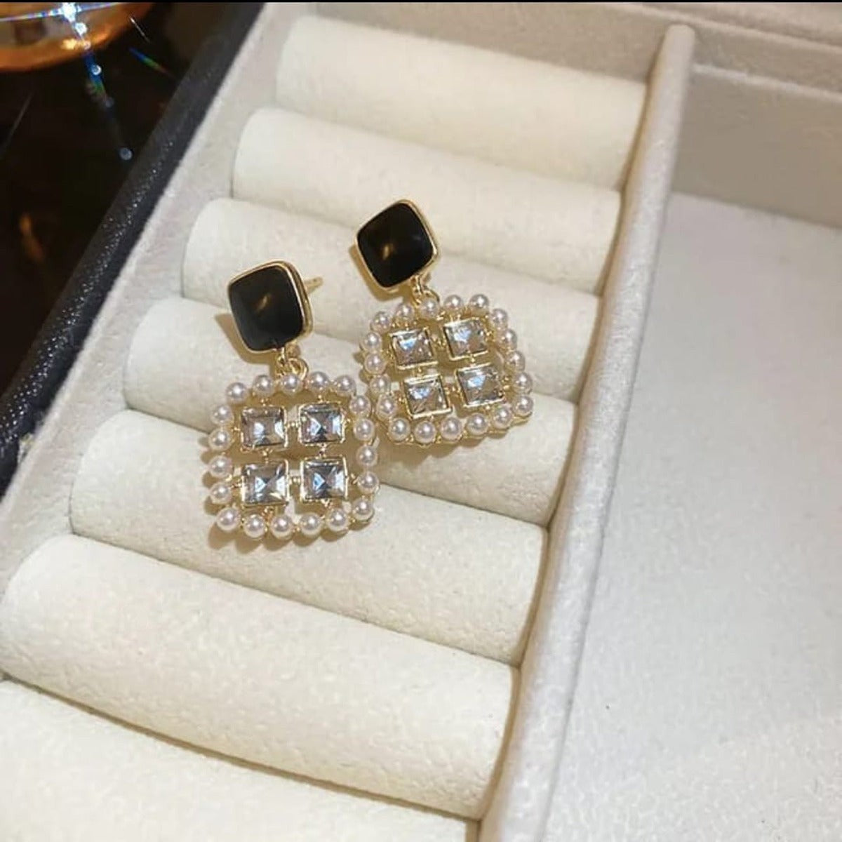 TITLIYA premium square earrings featuring black studs, clear crystals, and a pearl-encrusted border for elegant wear.