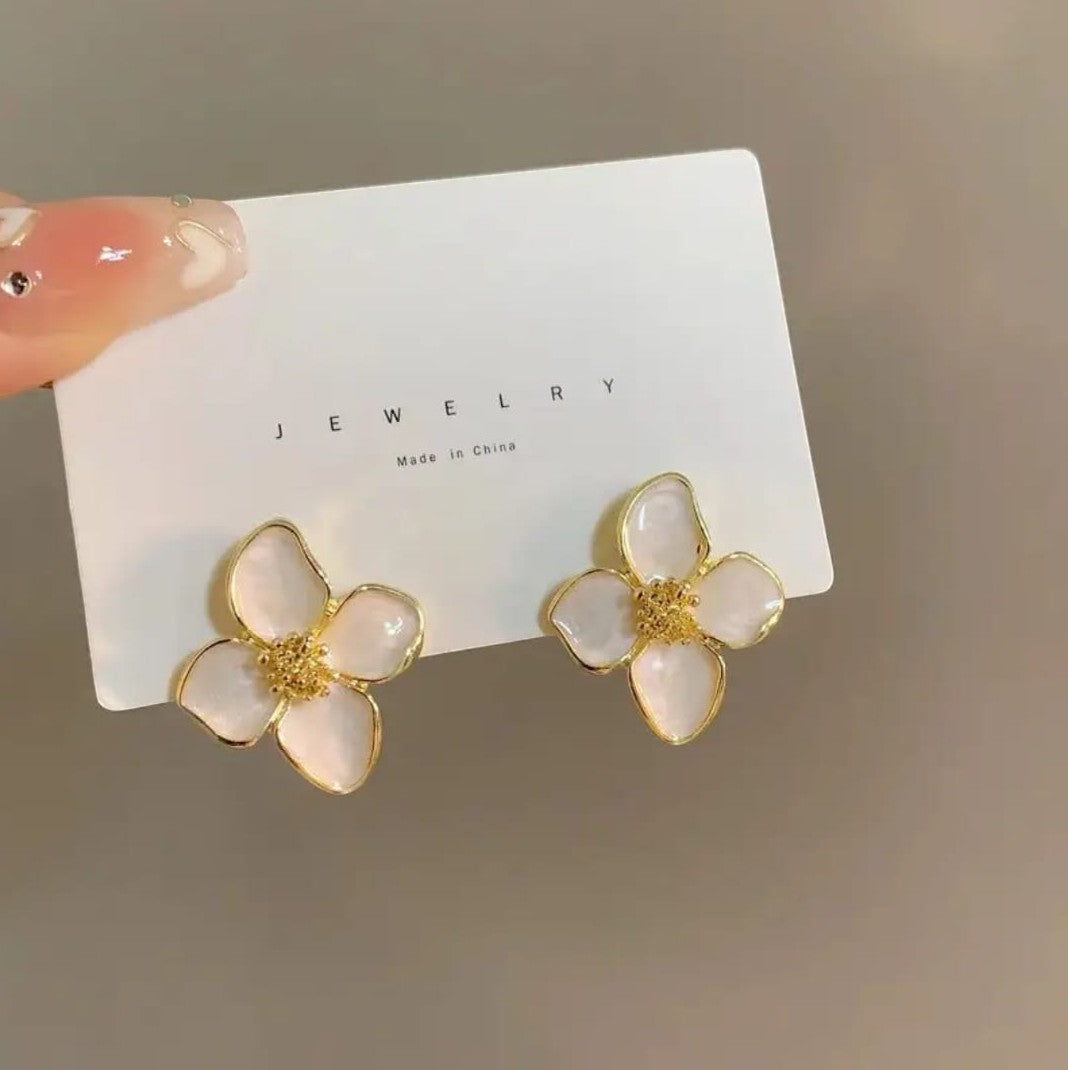 TITLIYA white flower stud earrings with gold-tone edges and textured centers, perfect for daily wear or gifting.