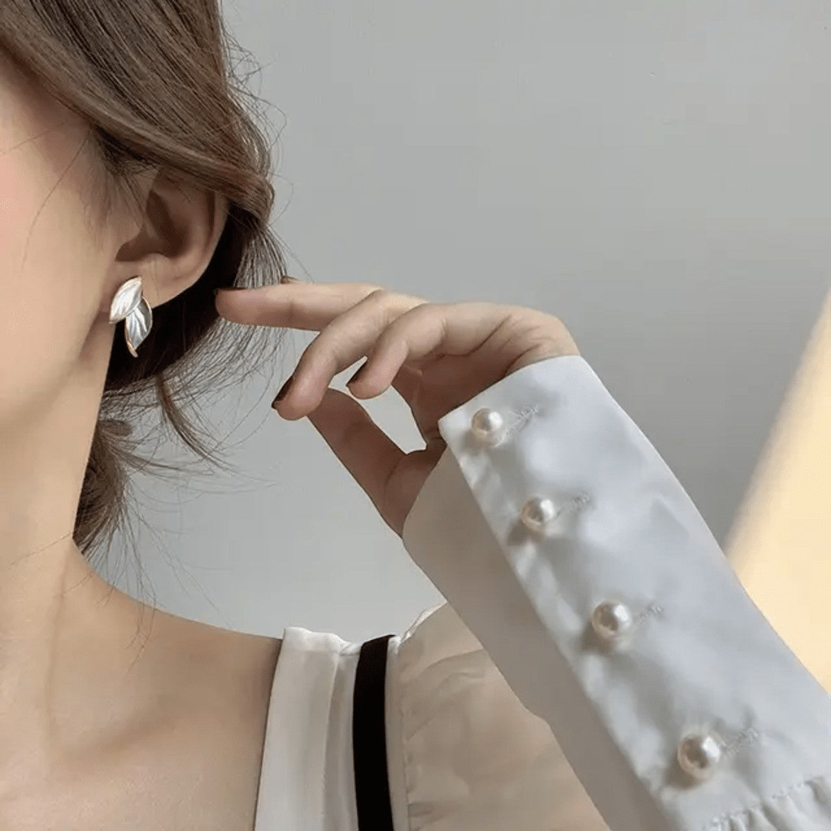 White Leaf Shape Korean Stud Titliya