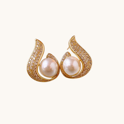 Pearl Crystal Round Shape Earring Titliya