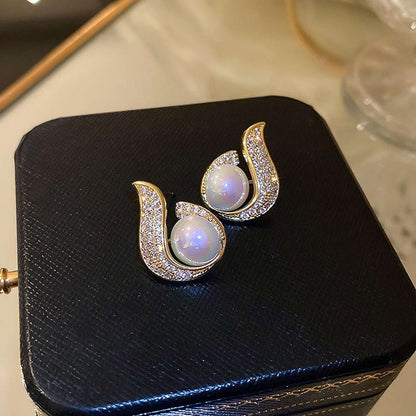 Pearl Crystal Round Shape Earring Titliya
