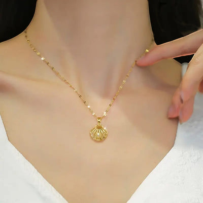 Pearl Shell Pendant Necklace