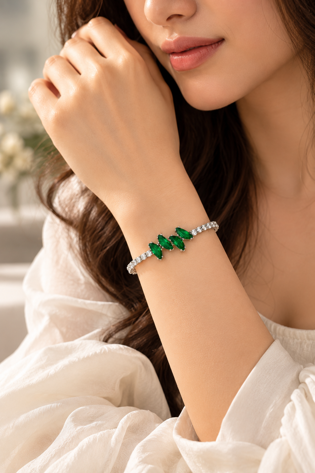 Jewellery item included in the TITLIYA Golden Moments Gift Box