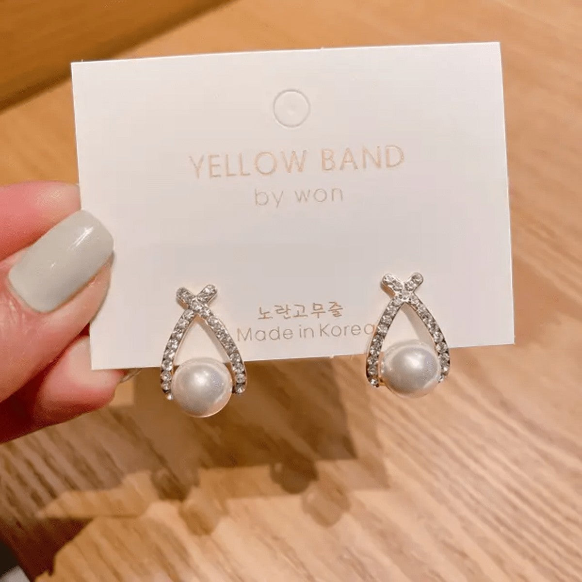 TITLIYA double cross stud earrings featuring sparkling crystals and a central white pearl for elegant daily wear.