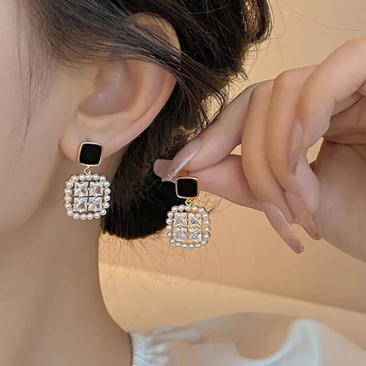 TITLIYA premium square earrings featuring central crystals, pearl border, and black enamel top for elegant daily wear.